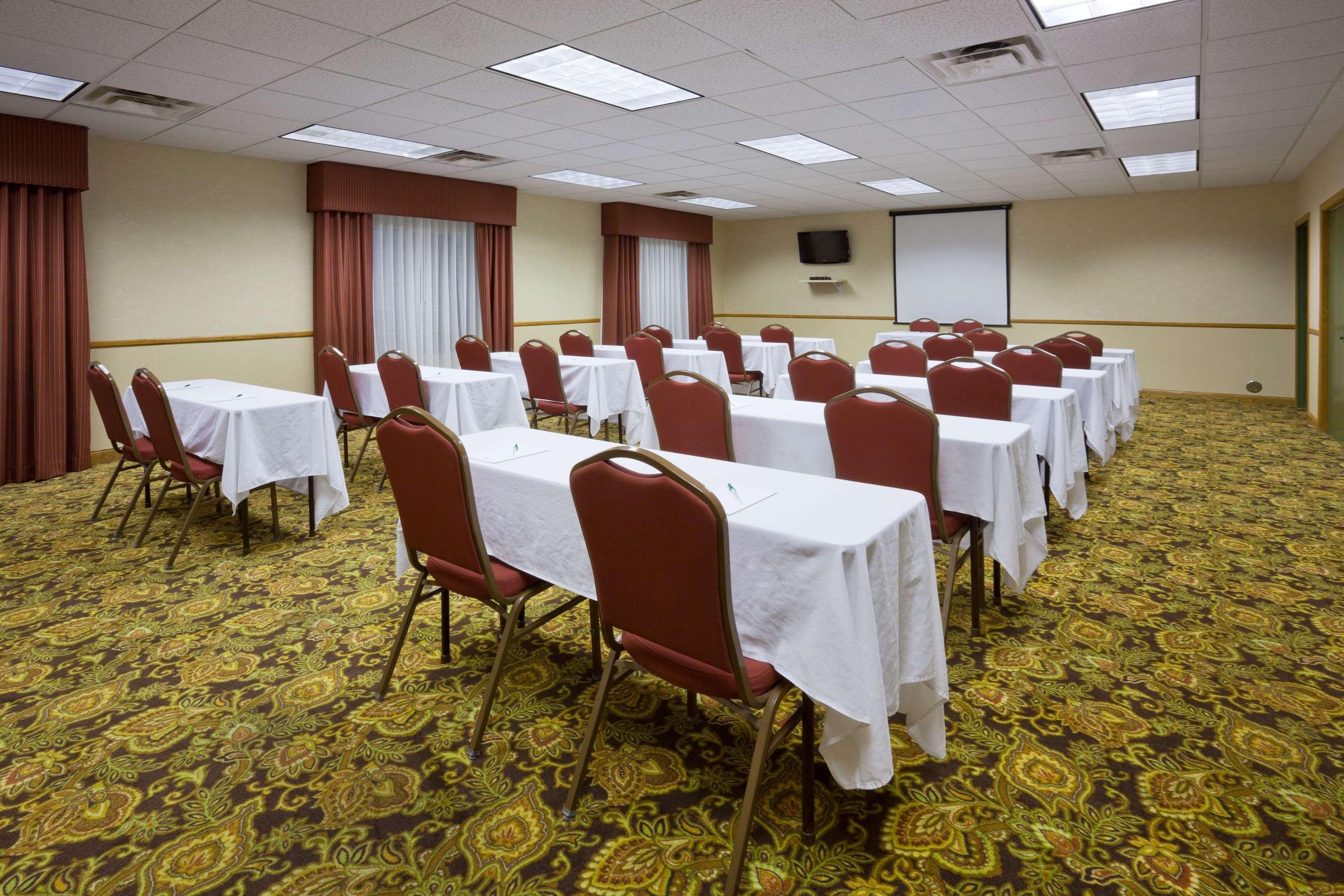 Country Inn & Suites By Radisson, Watertown, Sd Εξωτερικό φωτογραφία