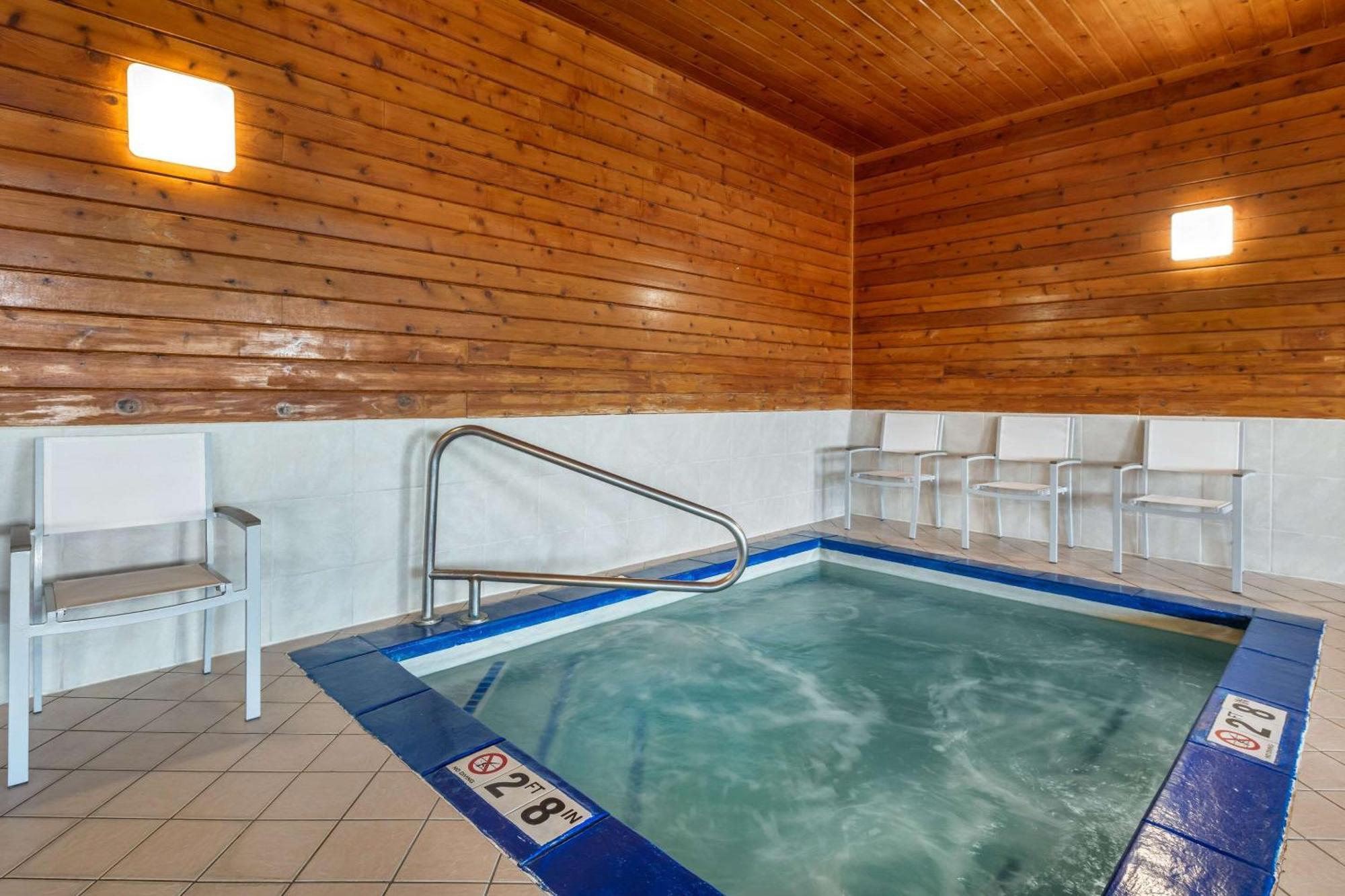 Country Inn & Suites By Radisson, Watertown, Sd Εξωτερικό φωτογραφία