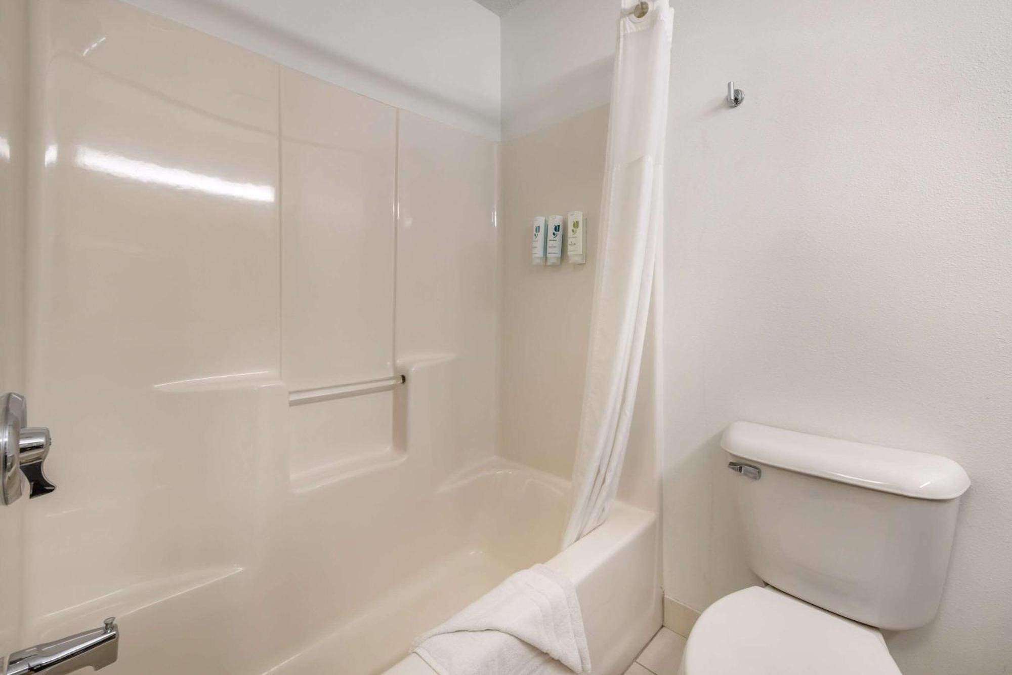 Country Inn & Suites By Radisson, Watertown, Sd Εξωτερικό φωτογραφία